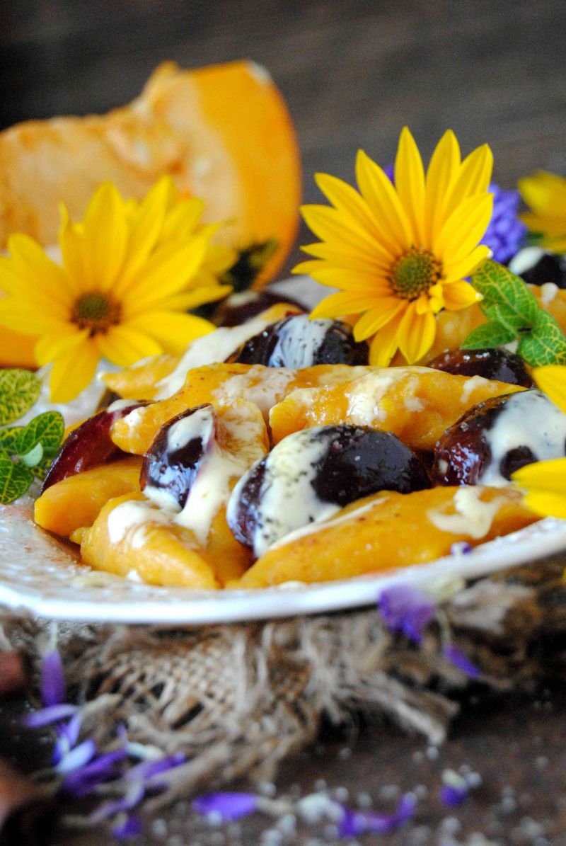 Dyniowe kopytka ze karmelizowanymi śliwkami