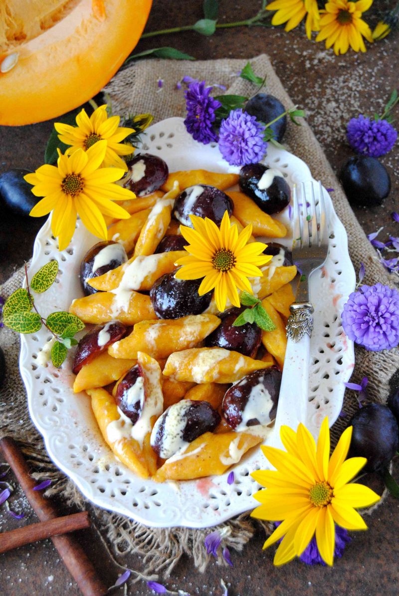 Dyniowe kopytka ze karmelizowanymi śliwkami