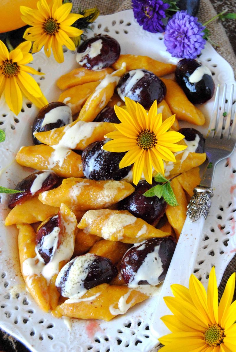 Dyniowe kopytka ze karmelizowanymi śliwkami