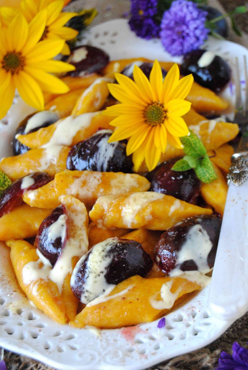 Dyniowe kopytka ze karmelizowanymi śliwkami