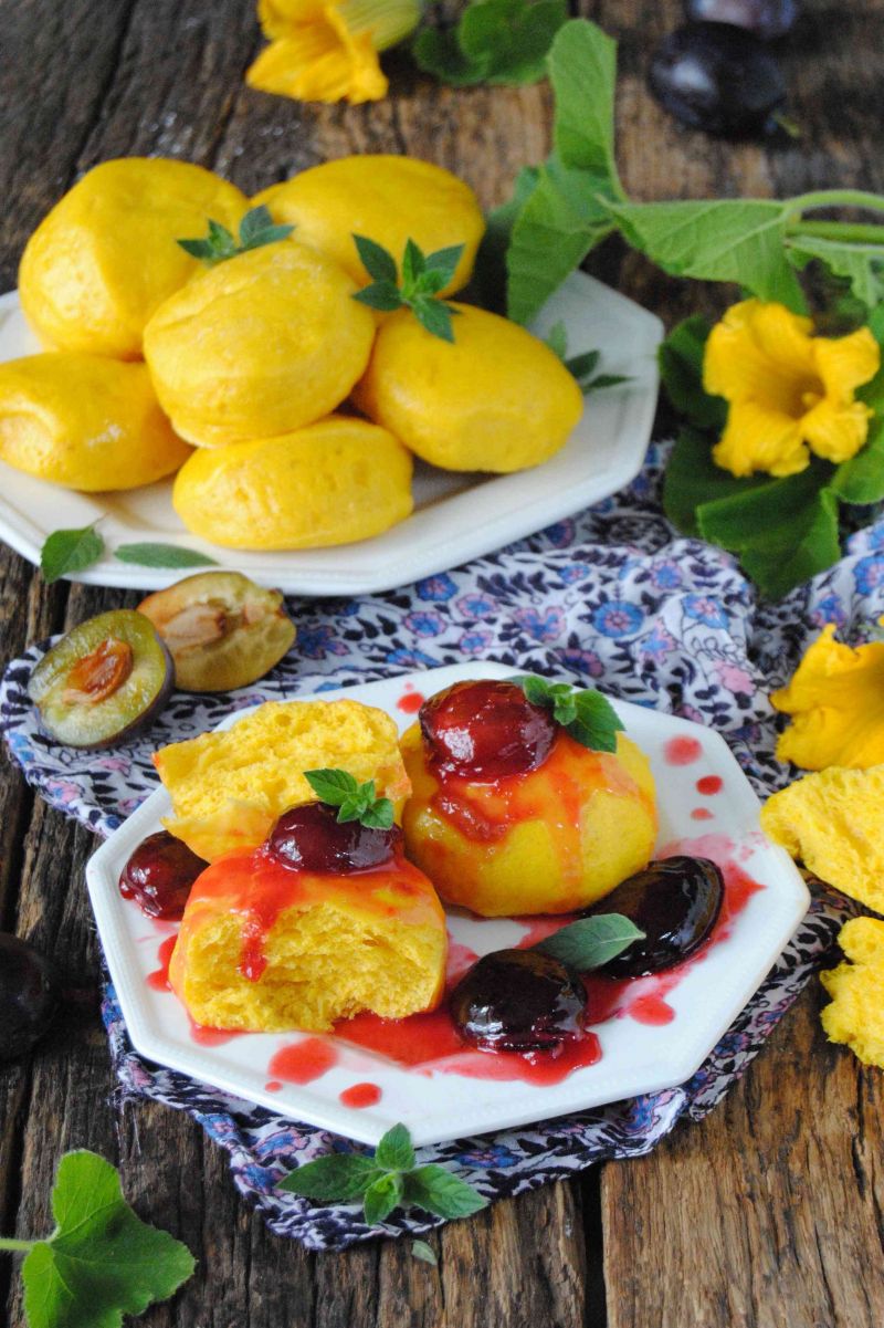 Dyniowe pampuchy w śliwkowym sosie