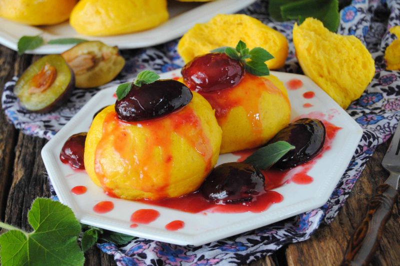 Dyniowe pampuchy w śliwkowym sosie