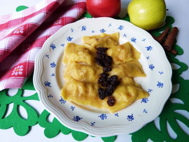 Dyniowe pierogi z jabłkami Dyniowe pierogi z jabłkami