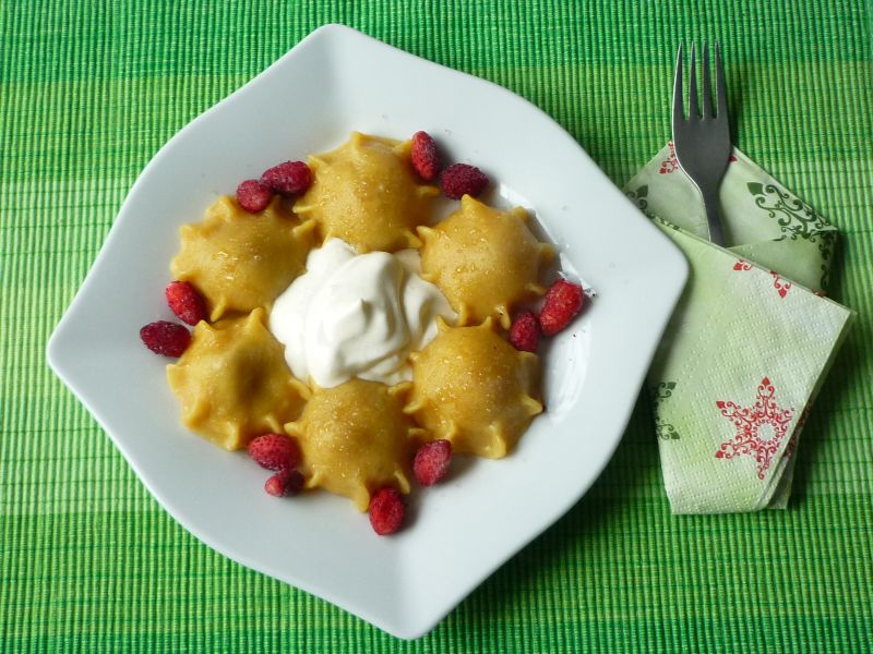 Dyniowe pierożki z poziomkami Dyniowe pierożki z poziomkami