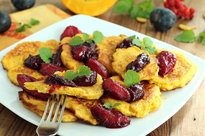 Dyniowe placuszki ze śliwką