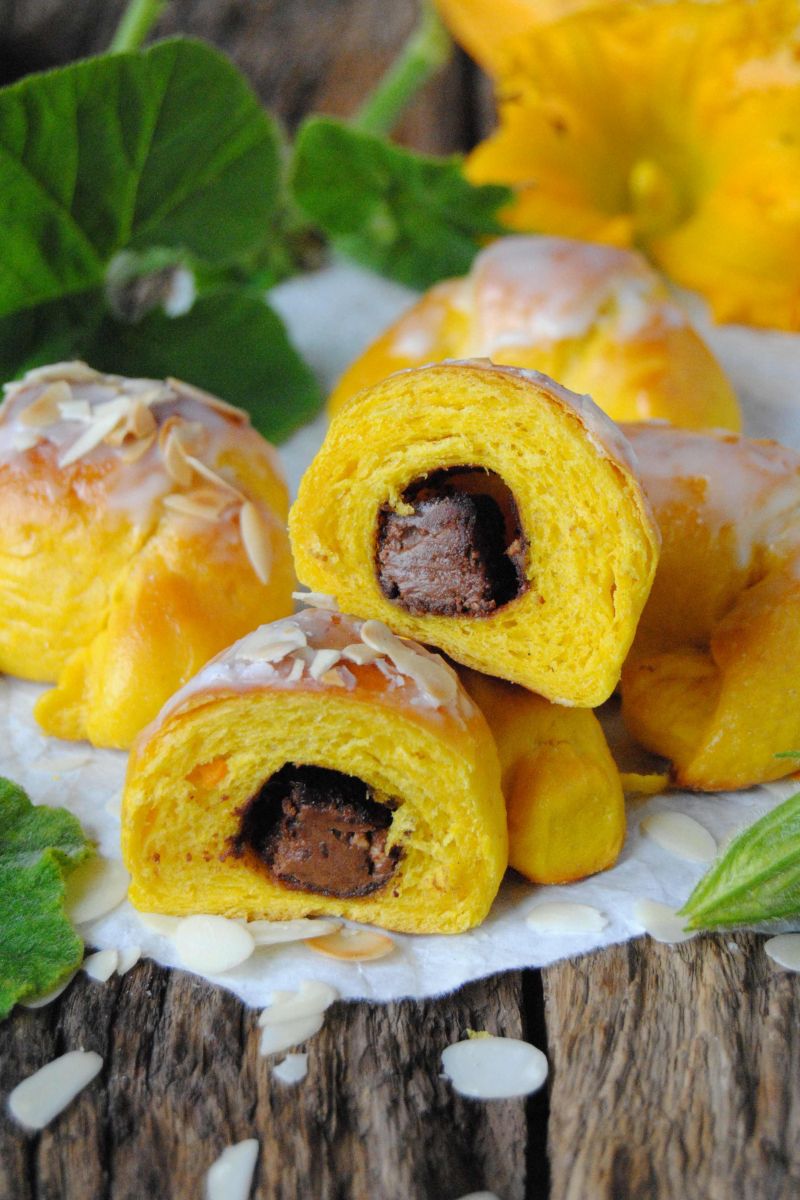 Dyniowe rogaliki z cukierkami