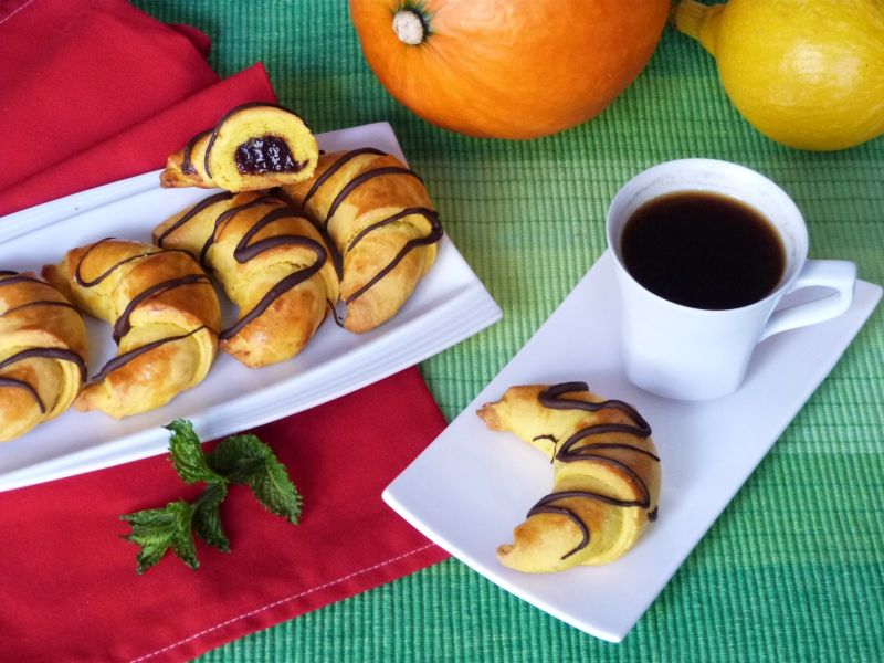 Dyniowe rogaliki z powidłami