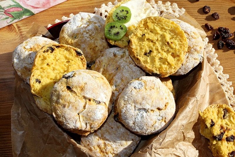 Dyniowe scones z rodzynkami  Dyniowe scones z rodzynkami
