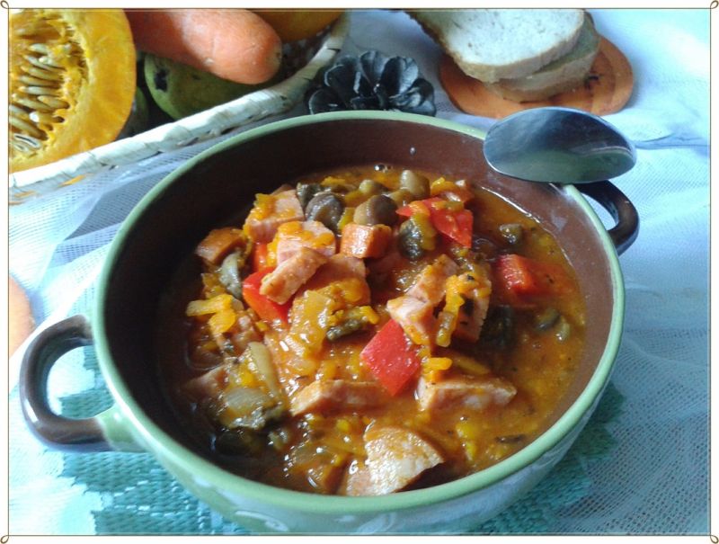 Dyniowo- pieczarkowy kociołek z kiełbasą