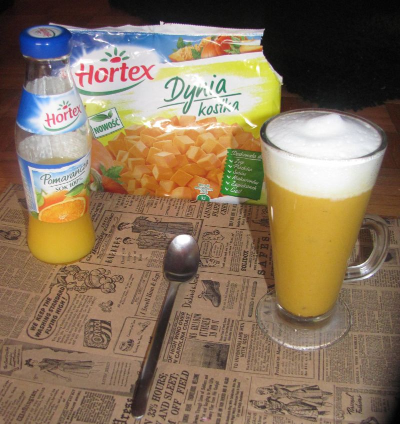 Dyniowo - pomarańczowe  latte z kokosową pianką