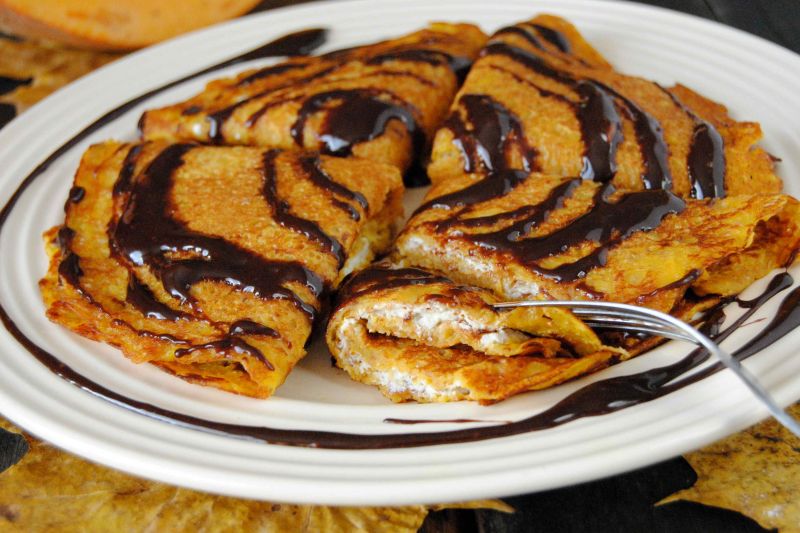 Dyniowo- razowe naleśniki z twarożkiem