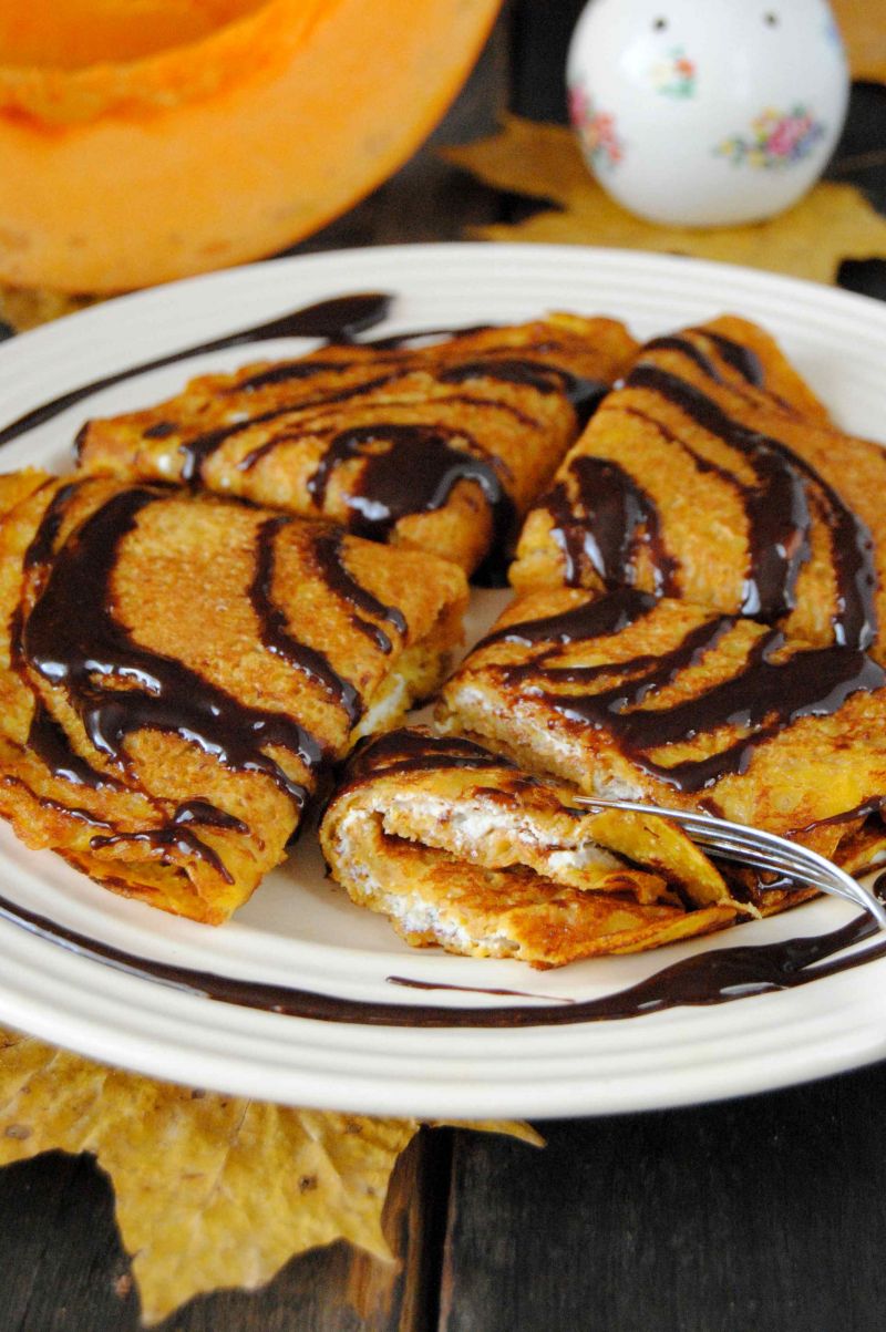 Dyniowo- razowe naleśniki z twarożkiem