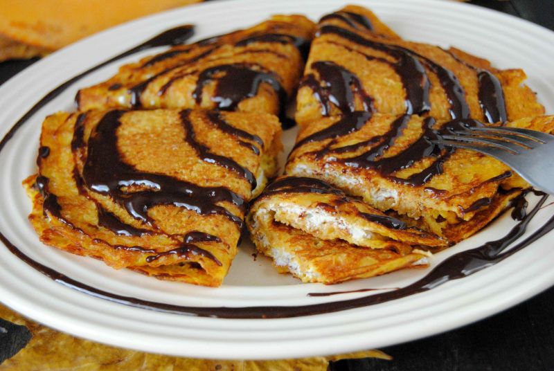 Dyniowo- razowe naleśniki z twarożkiem