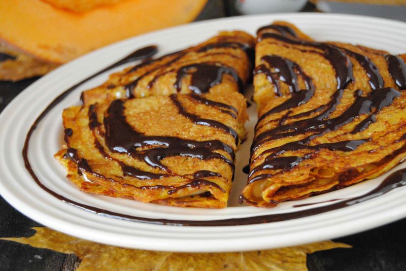 Dyniowo- razowe naleśniki z twarożkiem