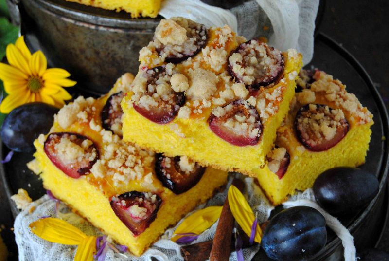 Dyniowy drożdżowiec ze śliwką Dyniowy drożdżowiec ze śliwką