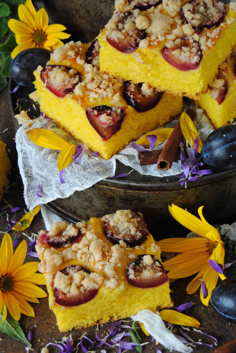 Dyniowy drożdżowiec ze śliwką Dyniowy drożdżowiec ze śliwką