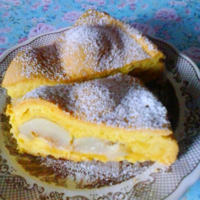 Dyniowy jabłecznik z połówkami jabłek