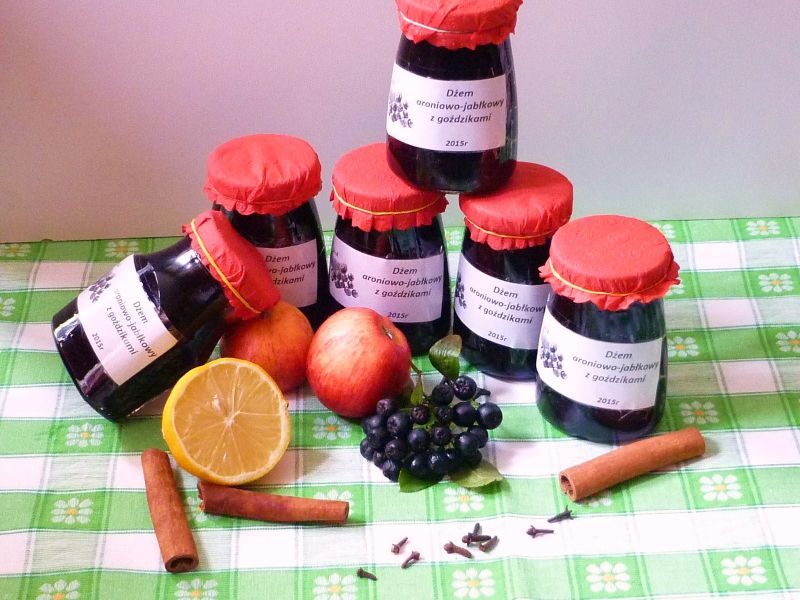 Dżem aroniowo-jabłkowy z goździkami Dżem aroniowo-jabłkowy z goździkami