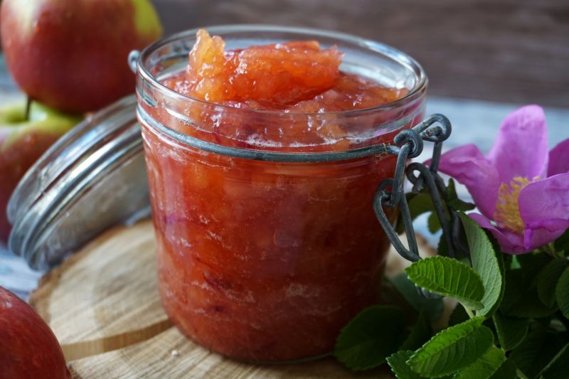 Dżem jabłkowy z płatkami róży Dżem jabłkowy z płatkami róży