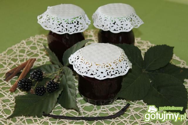 Dżem jeżynowy z nutą korzenną