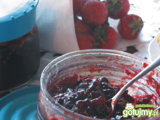 Dżem truskawkowo - jagodowy