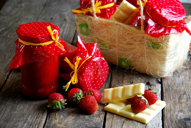 Dżem truskawkowy z białą czekoladą
