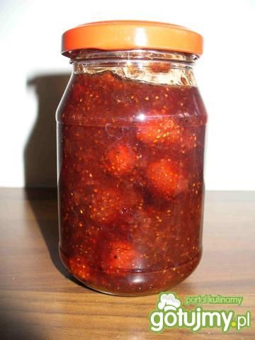 Dżem truskawkowy z kawałkami owoców