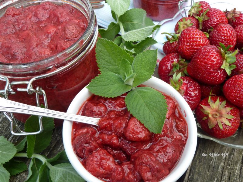 Dżem truskawkowy z miętą Dżem truskawkowy z miętą