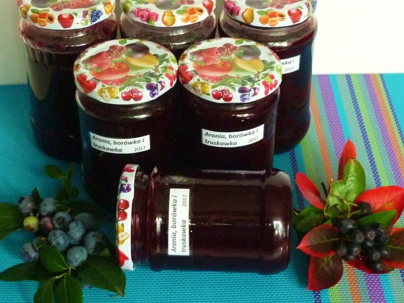 Dżem z aronii, borówek i truskawek Dżem z aronii, borówek i truskawek