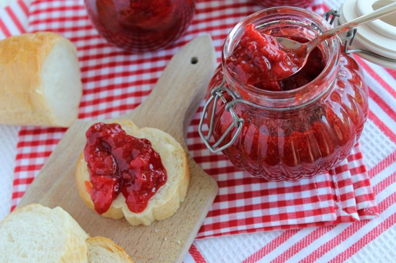 Dżem z dużymi kawałkami truskawek