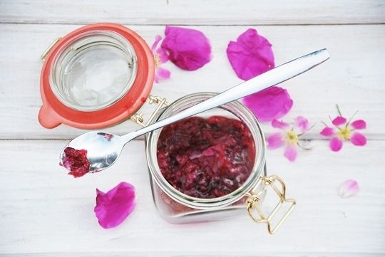 Dżem z płatków dzikiej róży