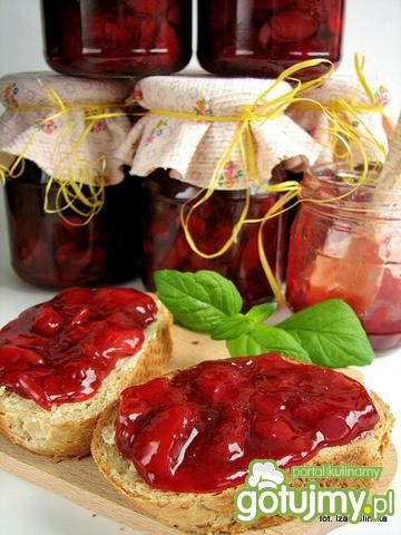 Dżem z truskawek i czereśni z migdałami Dżem z truskawek i czereśni z migdałami