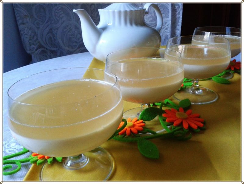 Egzotyczna panna cotta z herbacianą galaretką Egzotyczna panna cotta z herbacianą galaretką