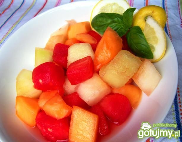 Egzotyczna sałatka owocowa.