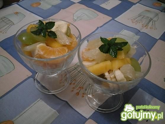 Egzotyczna sałatka ze świeżych owoców