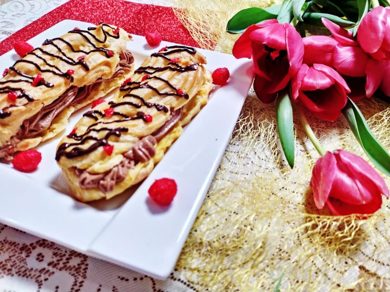 Eklery z czekoladowym ganache  Eklery z czekoladowym ganache