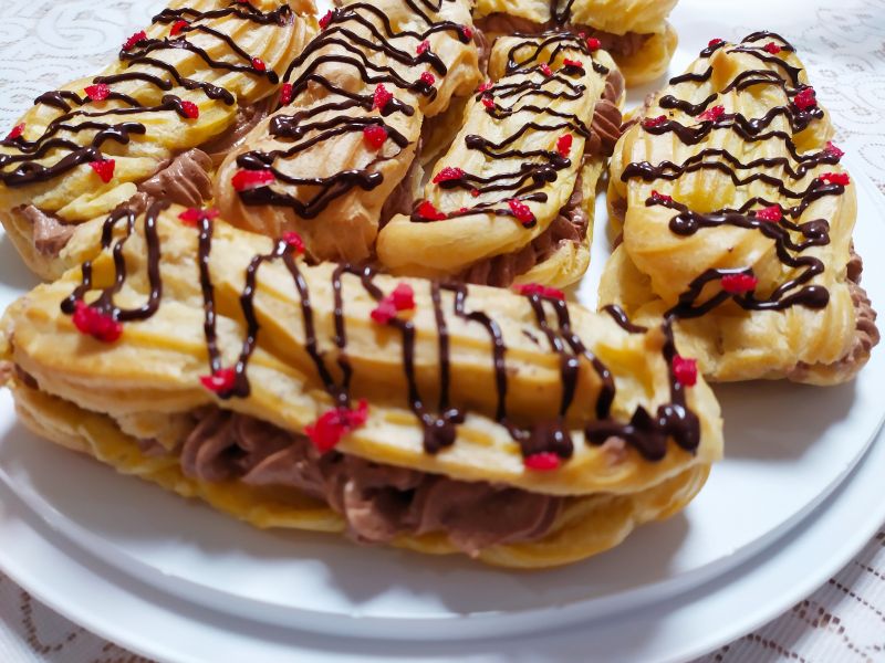 Eklery z czekoladowym ganache  Eklery z czekoladowym ganache