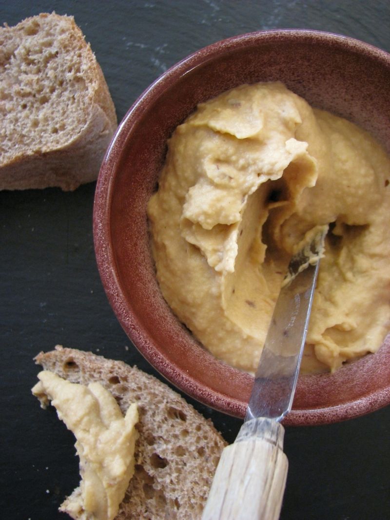 Ekspresowa pasta kanapkowa z cieciorki i śliwek