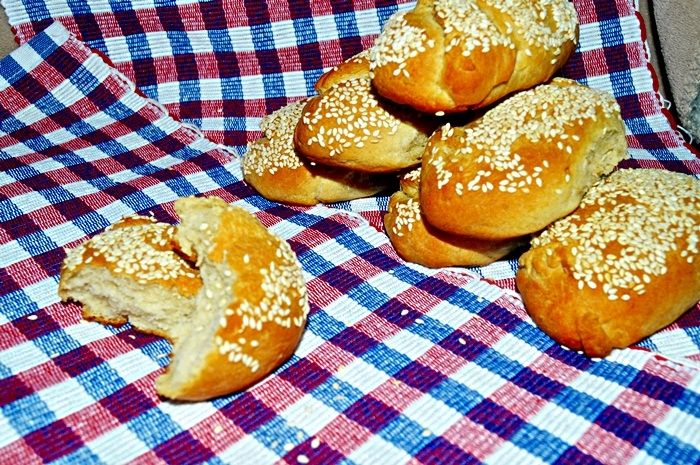 Ekspresowe bułeczki z sezamem  Ekspresowe bułeczki z sezamem