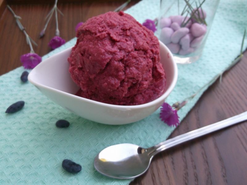 Ekspresowe lody jogurtowo-jagodowe Ekspresowe lody jogurtowo-jagodowe