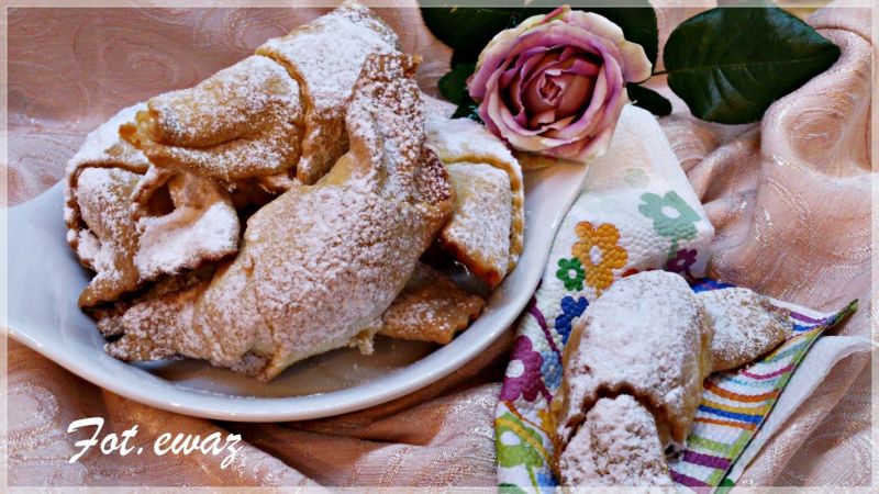 Ekspresowe rogaliki z jabłkiem