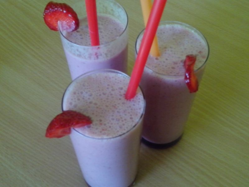 Ekspresowy koktajl truskawkowy Ekspresowy koktajl truskawkowy