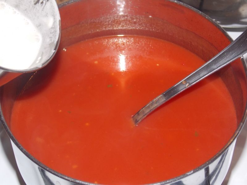 Ekspresowy sos pomidorowy