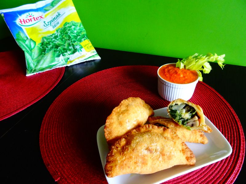 Empanadas ze szpinakiem i pieczarkami  Empanadas ze szpinakiem i pieczarkami