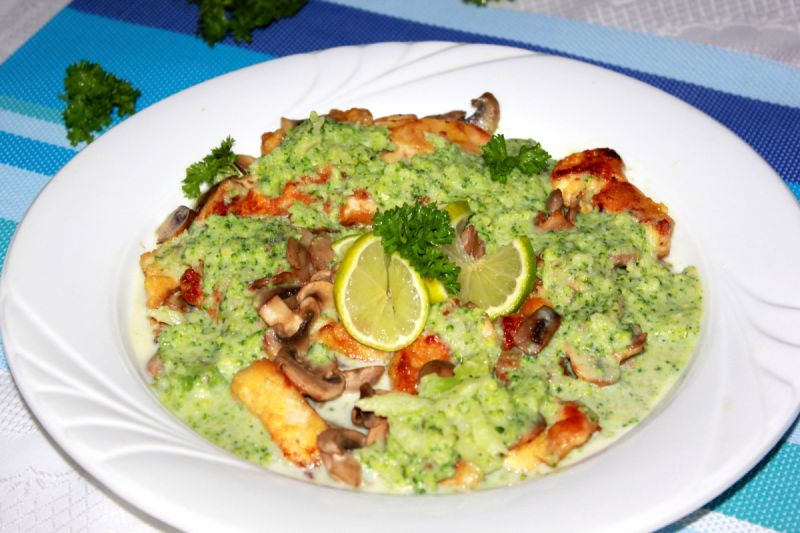 Eskalopki indycze w brokułowym puree Eskalopki indycze w brokułowym puree