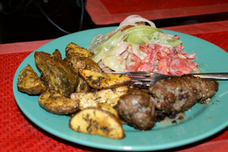 Čevapčići z ziołowymi ziemniaczkami Čevapčići z ziołowymi ziemniaczkami