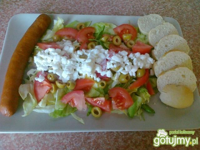 Expresowa sałatka z serkiem wiejskim Expresowa sałatka z serkiem wiejskim