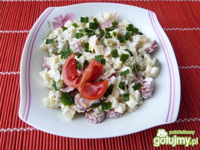 Exspresowa sałatka z kabanosami