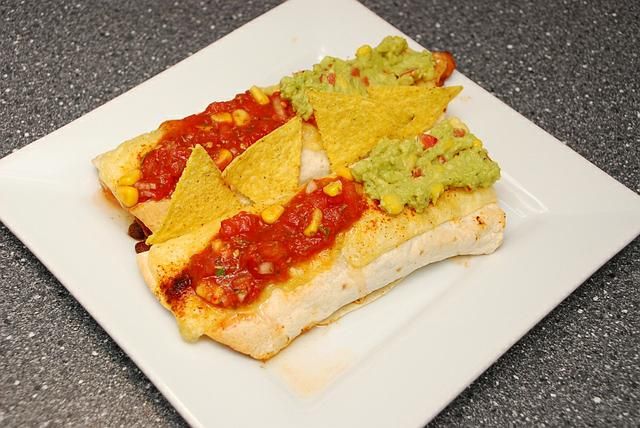 Fajitas z Guacamole i Salsą Pomidorową Fajitas z Guacamole i Salsą Pomidorową