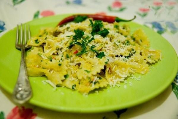 Farfale z sosem z awokado